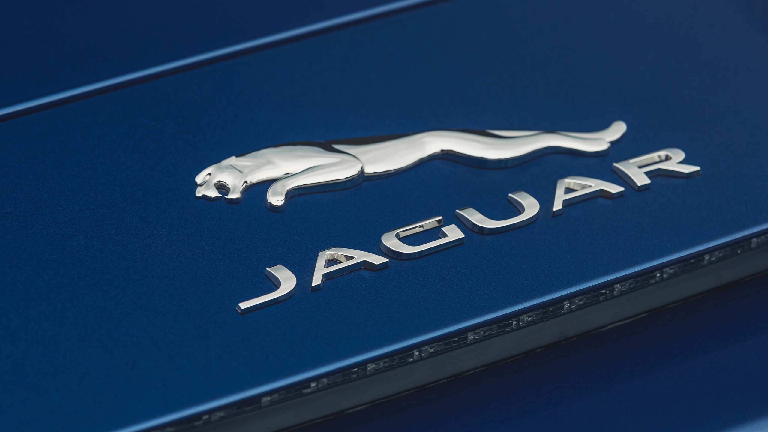 New-Jaguar-F-TYPE_P300-Convertible-RWD_Bluefire